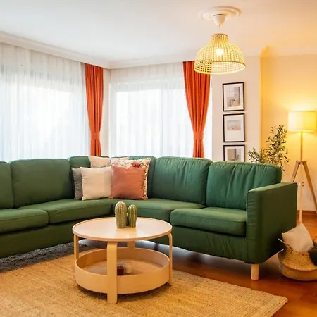 Balcony & Sea View Flat In Karsiyaka Апартаменты *