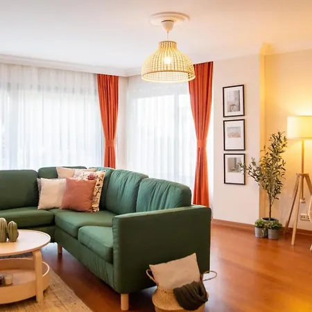 Balcony & Sea View Flat In Karsiyaka Измир