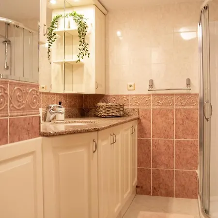 Balcony & Sea View Flat In Karsiyaka Daire