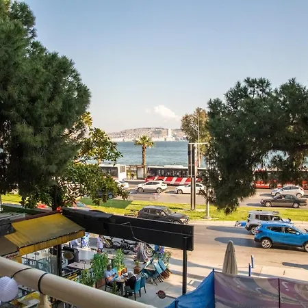 Balcony & Sea View Flat In Karsiyaka Daire *